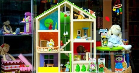 Four Ways to Decorate a Dollhouse