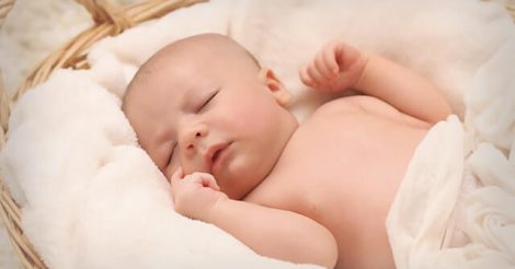 Mata Bayi Belekan dan Berkerak, Ini Tips Membersihkannya